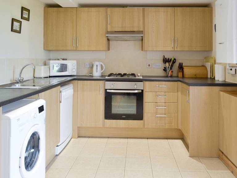 Family-friendly nice cottage with yard & BBQ | Close to the beach | Dogs allowed — photo 3