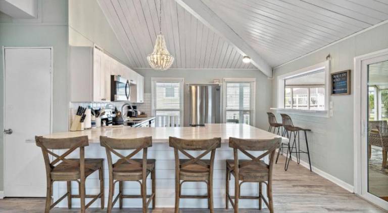 Vacation home with garden, barbecue & private pool | Suitable for remote work in Galveston, TX