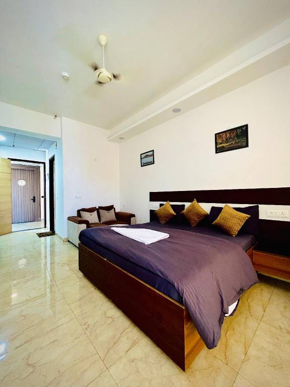 Apartment Gaur City 1