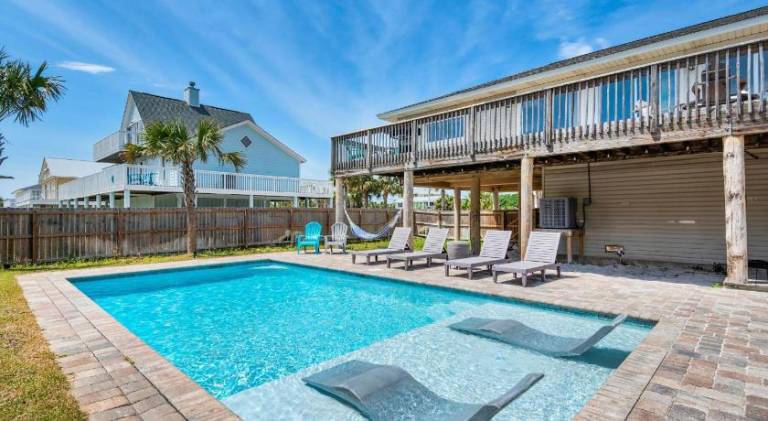 House with pool in Pensacola, FL
