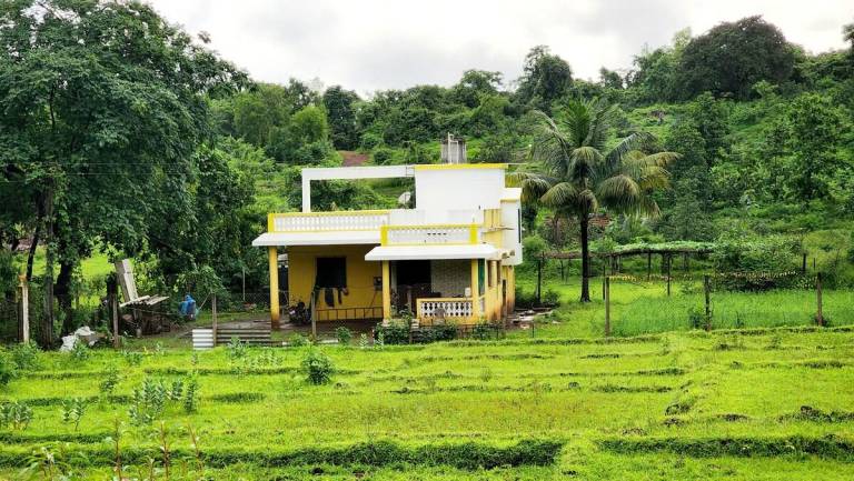 Villa with garden | Water view in Ratnagiri