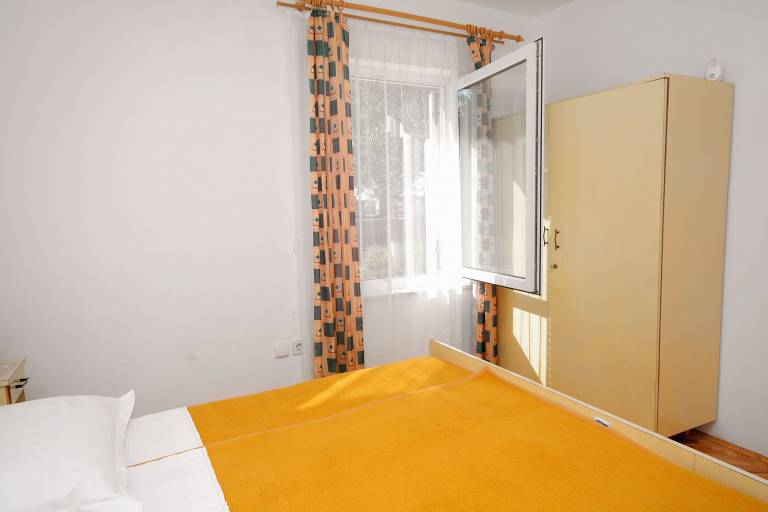 Holiday apartment with patio, yard & BBQ — photo 5
