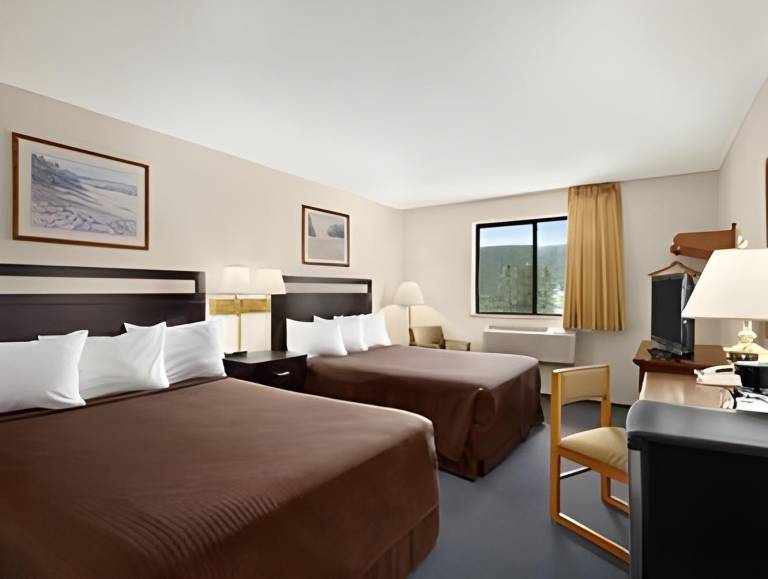 Super 8 By Wyndham Williams Lake Bc in Williams Lake, BC