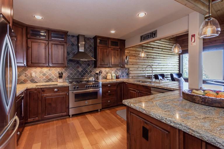 Family-oriented lovely condo with sauna, patio & hot tub | Pets are welcome — photo 3
