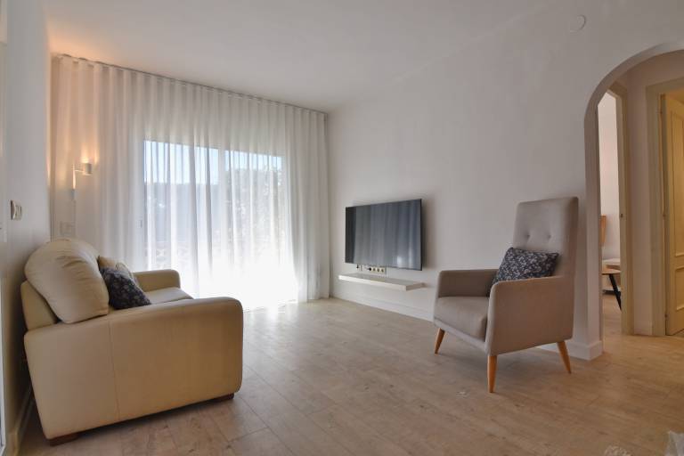 Apartment with terrace & garden — photo 5