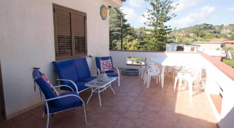 Vacation home with grill, yard & patio — photo 3