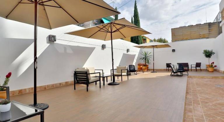Rental apartment with terrace & pool — photo 4