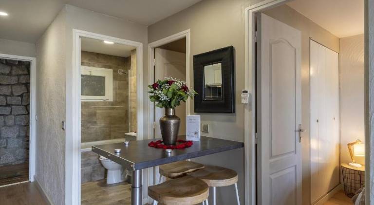 Serviced apartment with jacuzzi & patio | Close to the beach | Pet-friendly — photo 4