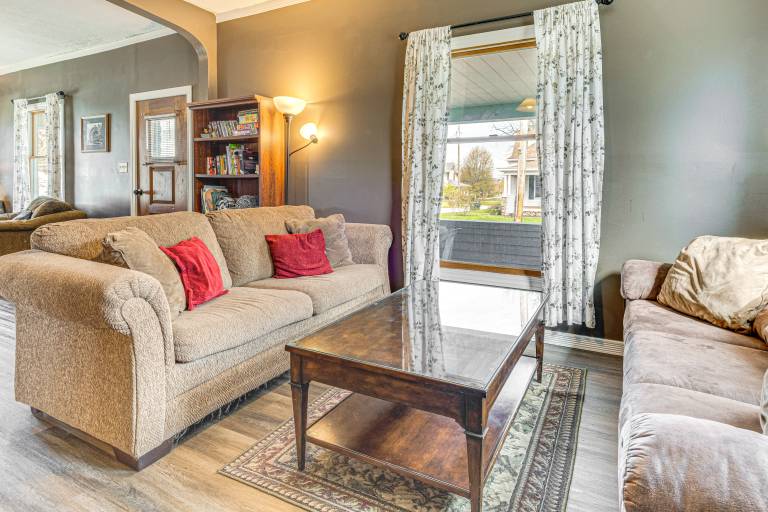 The Junction: Victorian Home in Quaint Fortville! — photo 2