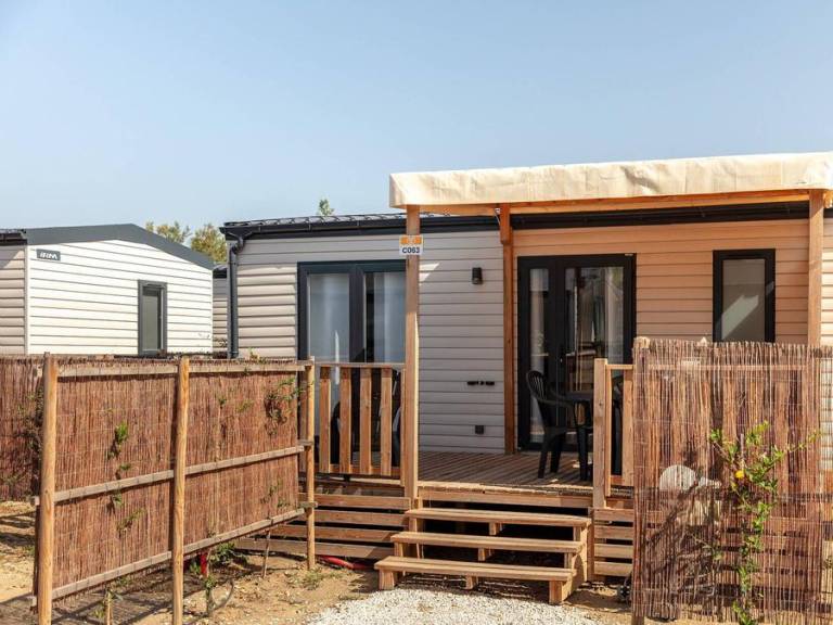 Mobile home with heated pool — photo 4