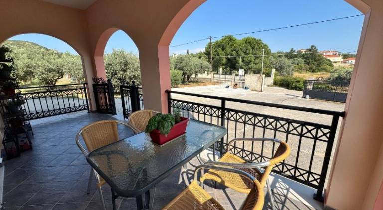 Rental apartment with barbeque, garden & terrace in Samos