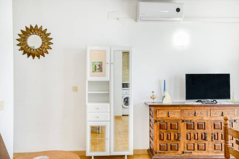 Apartment on the Paseo Marítimo '3-2' close to the Beach with Balcony & Wi-Fi — photo 2