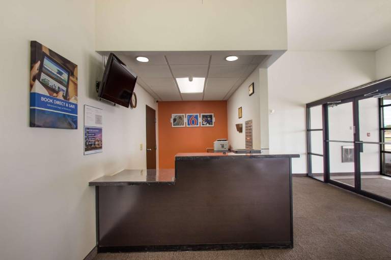 Motel 6 Rothschild, WI — photo 4