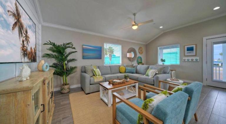 Spacious house with pool | Pets are welcome — photo 2