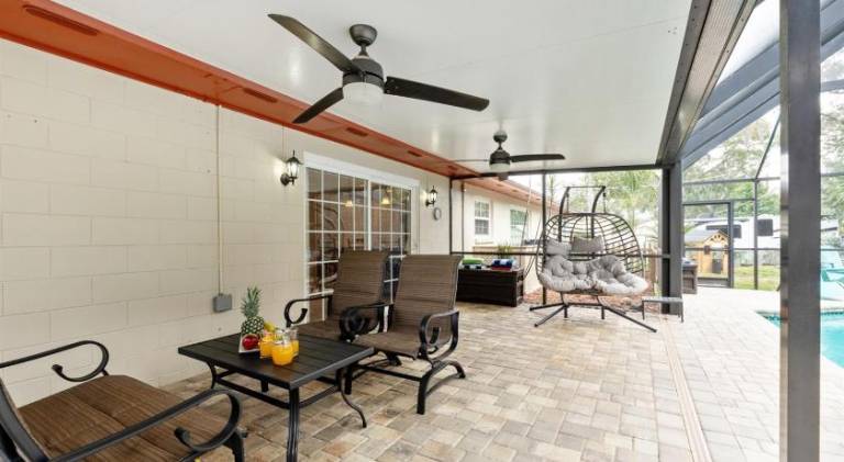 House with pool — photo 5