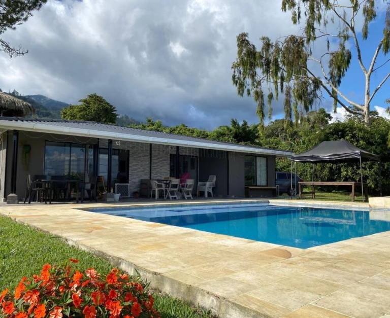 Children-friendly house with yard & patio | Pets allowed — photo 4