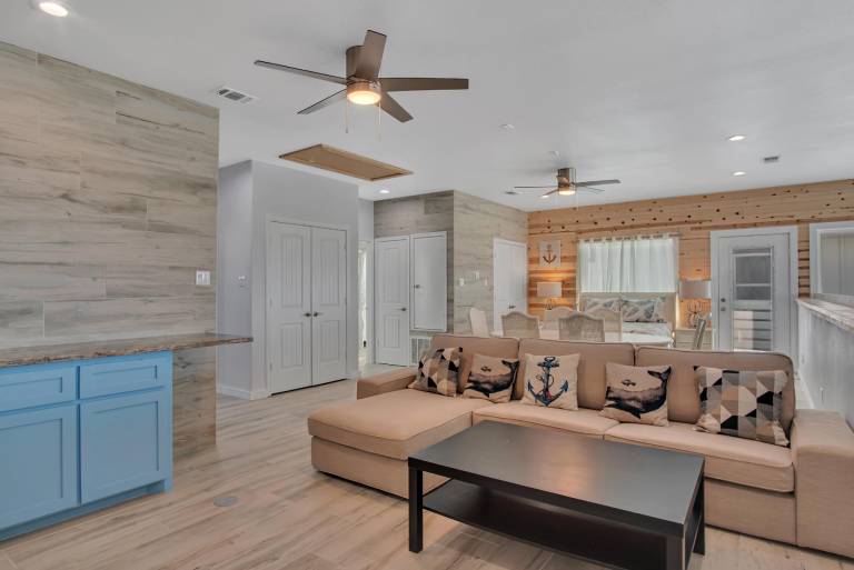 Vacation home with patio & barbeque | Perfect for remote work — photo 2