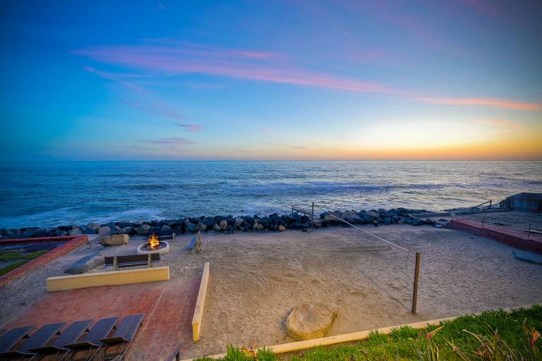 Oceanfront, Hot Tub, Private Beach, Fire Pit — photo 4