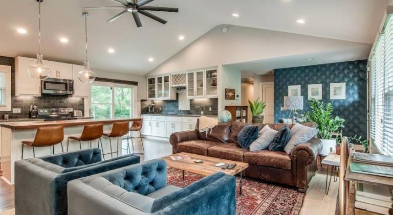 Fully equipped vacation home with barbecue & yard | Dogs allowed in Nashville, TN