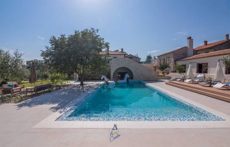 Luxury Mediterranean 4-BR Villa for 8 with Sauna and Heated Pool — photo 3