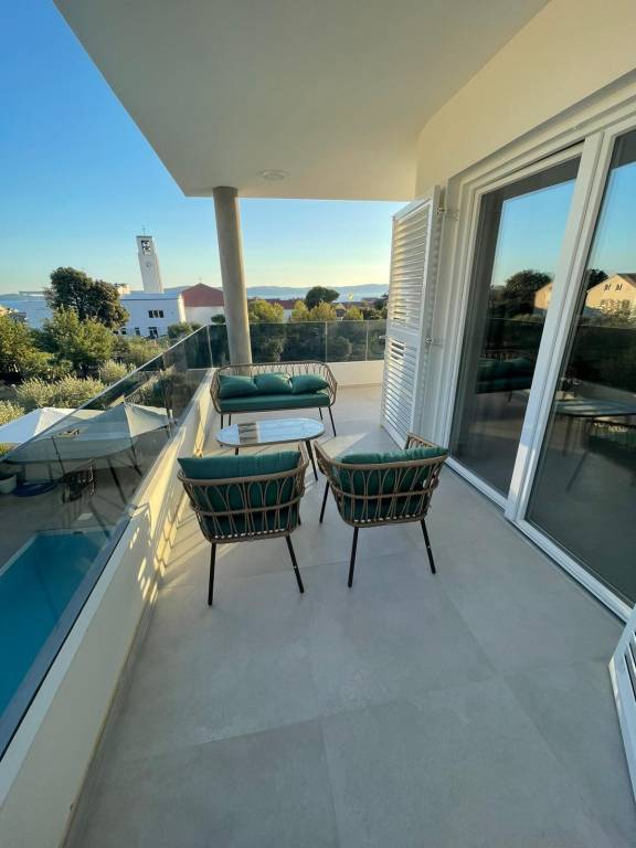 Child-friendly nice vacation home with private pool, terrace & yard | Garden view | Dogs allowed — photo 5