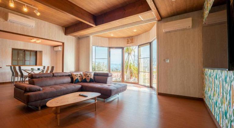 Apartment with hot tub — photo 3