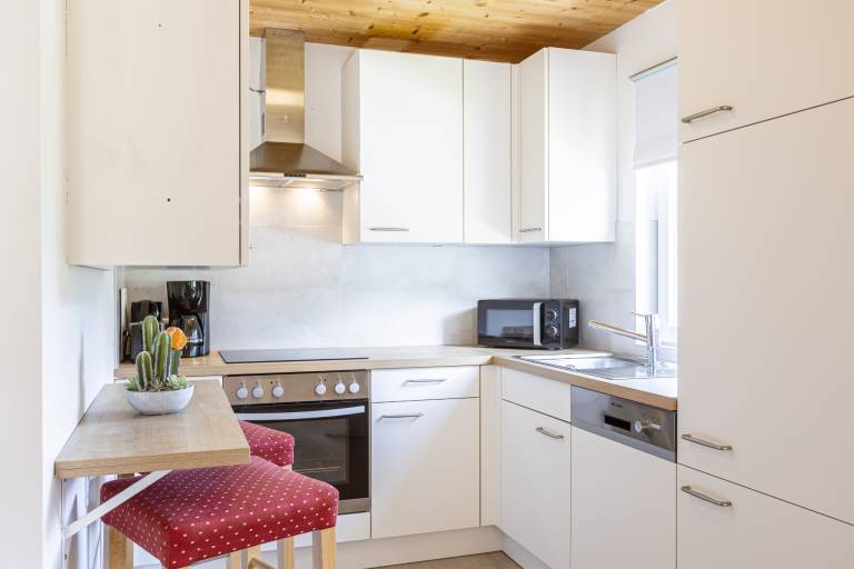 Charming chalet with pool, sauna & patio | Next to the ski | Pets are welcome — photo 2