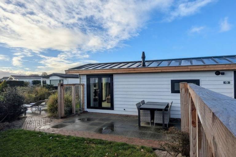 Chalet with patio & garden | Pets are welcome — photo 2