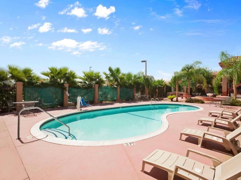 Super 8 By Wyndham Indio — photo 2