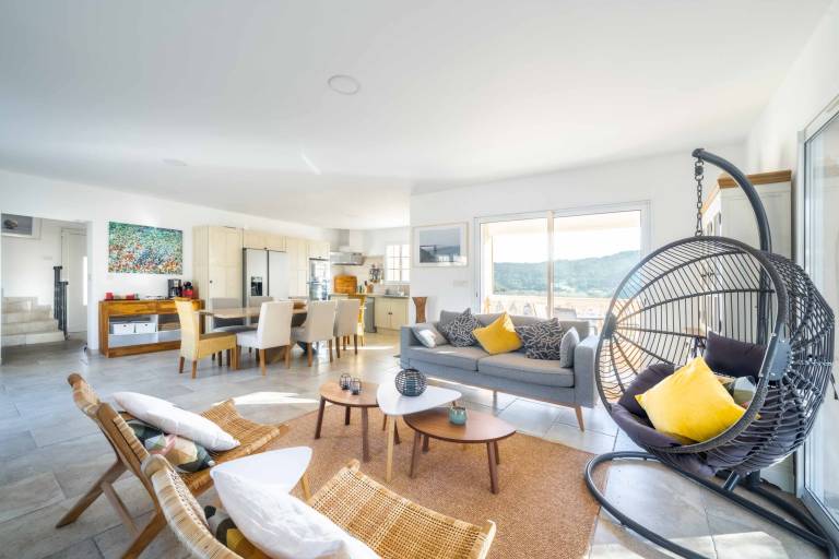Family-friendly lovely villa with private pool, patio & grill | Pets are welcome — photo 2
