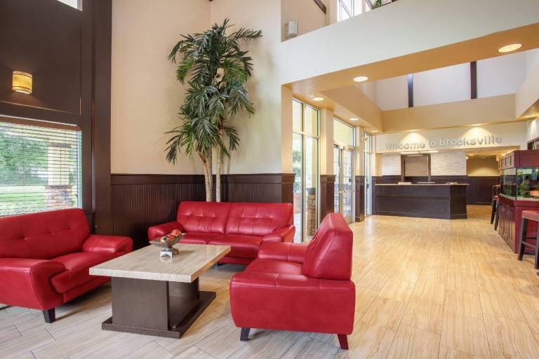 Days Inn by Wyndham Brooksville/Dade City — photo 2