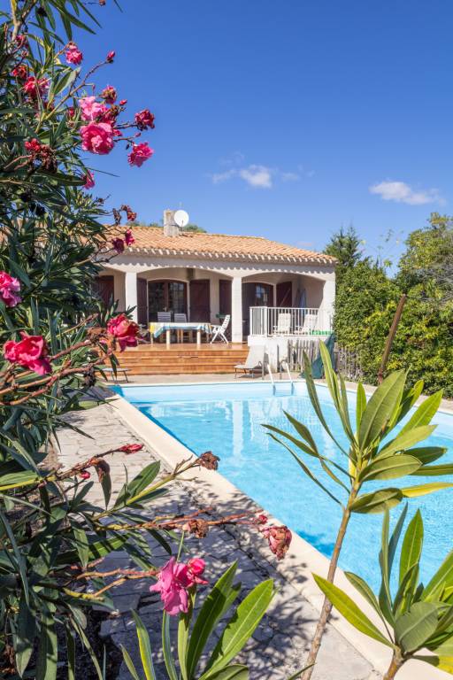 Fully equipped villa with garden, private pool & patio | Pet-friendly — photo 3