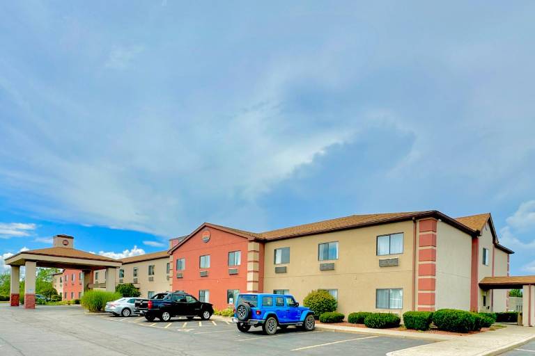 Fairbridge Inn & Suites Batavia - Darien Amusement Park in Batavia, NY