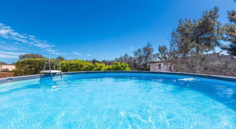 Vacation home with pool — photo 3