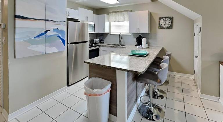 Apartment with pool & hot tub | Pets allowed — photo 5
