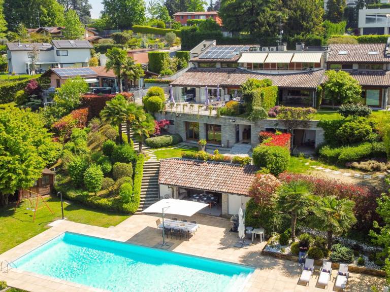 Villa  Casnate Con Bernate