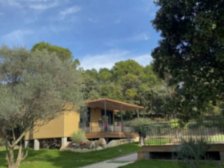 Chalet with pool in Bollene