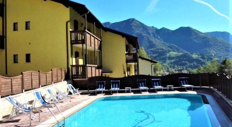 Rental apartment with patio, barbecue & pool — photo 3