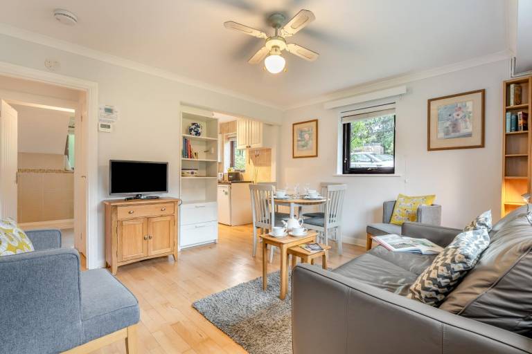 2 Bed in Stone Cross oc g33059