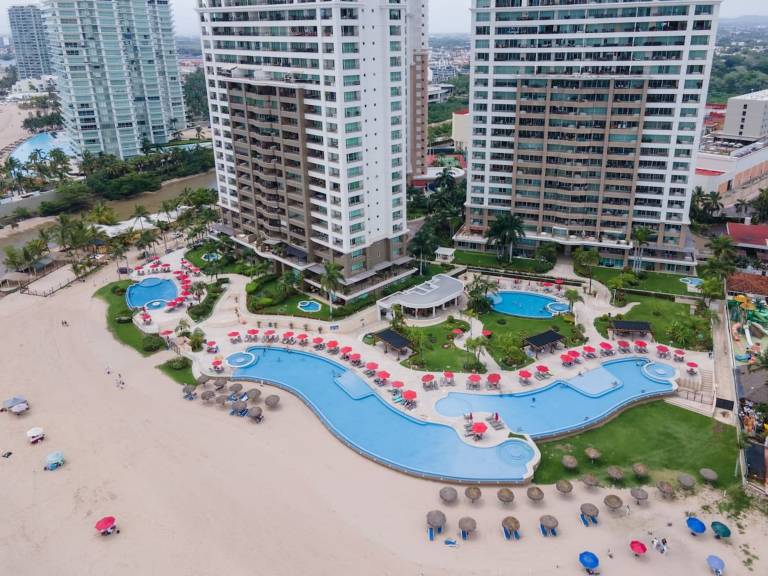 Ocean Front Condo 1 Bedroom 3 beds 2 bathrooms