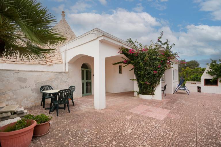 Holiday Home 'Trullo Luce Ostuni' with Private Terrace and Wi-Fi in Ostuni