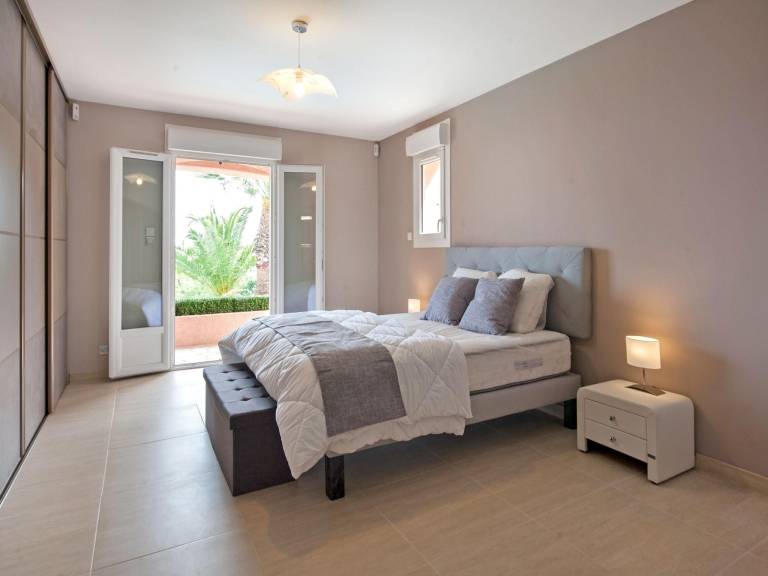 Luxurious Villa in Les Issambres with swimming pool and Sauna — photo 2