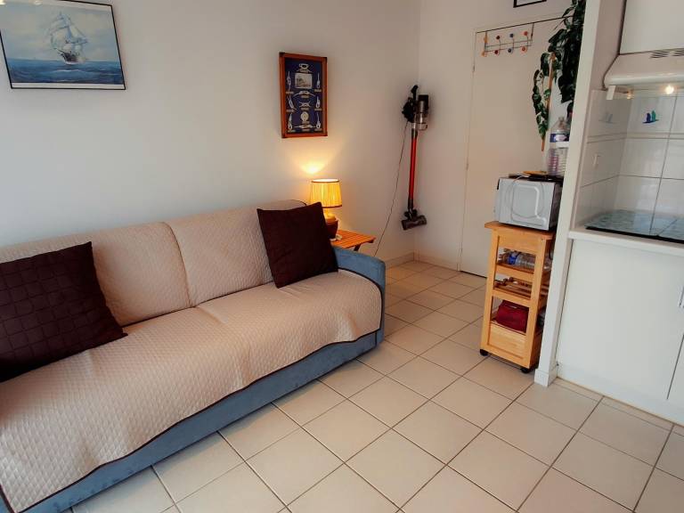 Apartment with pool — photo 5