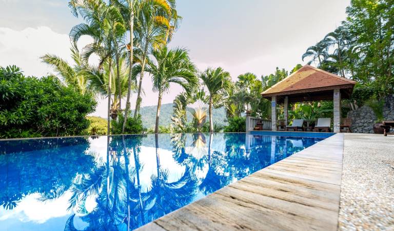 Villa with terrace, yard & private pool | Good for workation | Dogs allowed in Patong