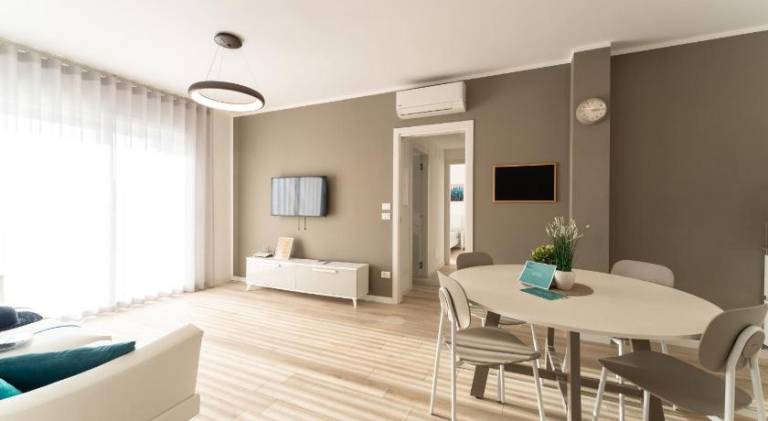 Sun Beach Residence con Piscina - Piazza Brescia - Adria Holiday Jesolo - FAMILY APARTMENTS — photo 2