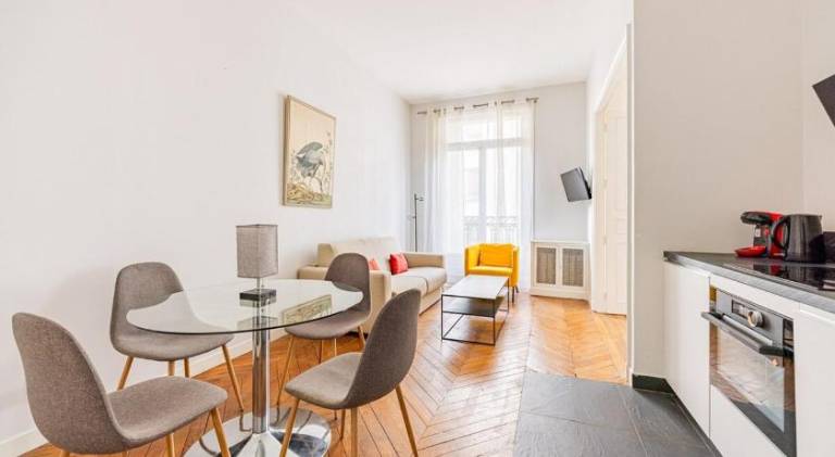Holiday apartment with 1 room for 4 persons in Montrouge