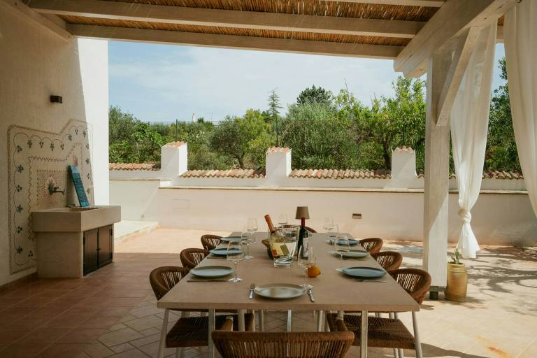Contemporary villa among ancient olives in Puglia — photo 4