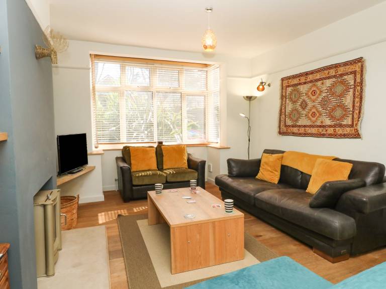 Family-oriented cottage with yard | Beach view | Close to the beach | Pets allowed — photo 2