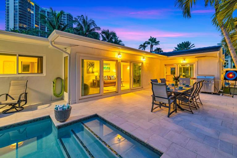 Family-oriented charming vacation home with hot tub, private pool & grill | Next to the beach | Dogs allowed — photo 5