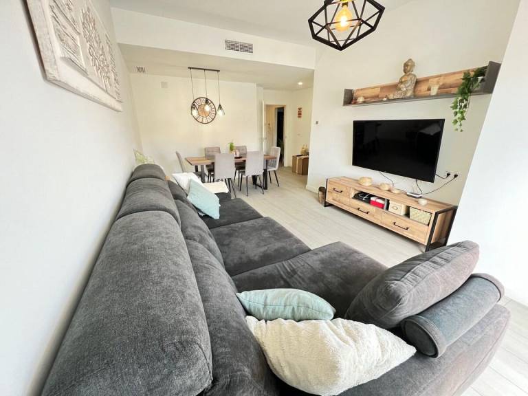 Holiday apartment with pool & yard in Granada